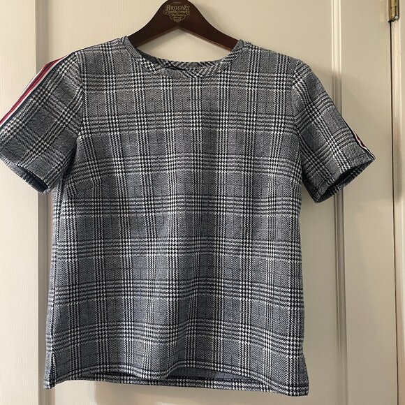 Banana Republic Tops - Banana Republic Top Sz XS Houndstooth. Red and White Stripe on Sleeves